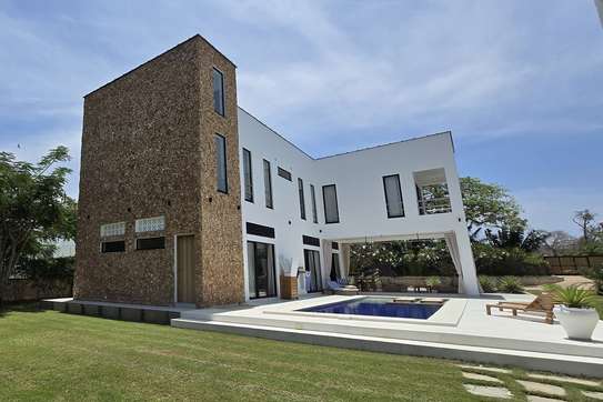 4 Bed Villa with En Suite in Diani image 5