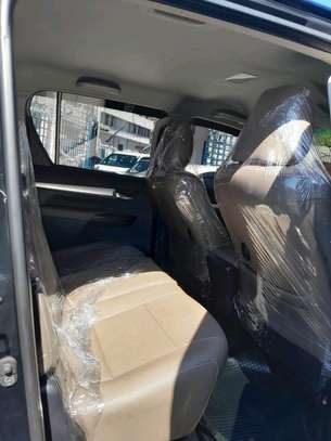 Toyota Hilux double cabin black 2017 image 6