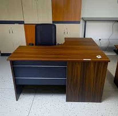 Curved 1.4 meters Executive Desk image 2