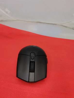 Logitech G304 Lightspeed Wireless Gaming Mouse image 2