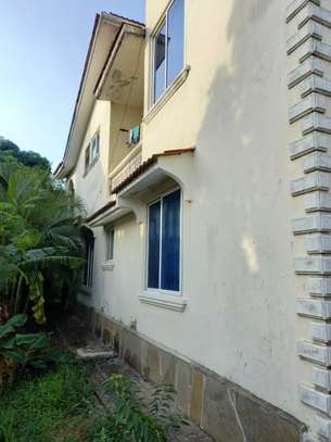 4 Bed Townhouse with En Suite in Nyali Area image 3
