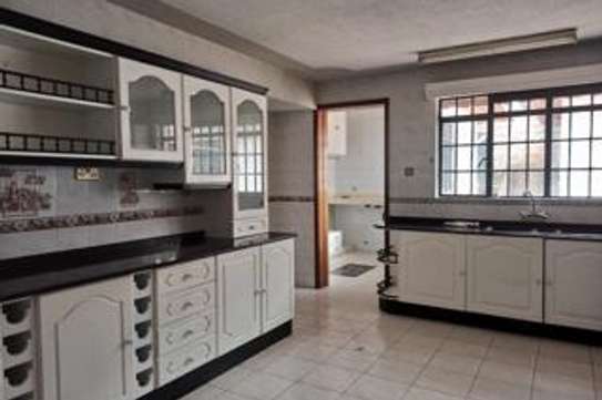 5 Bed House with Garage in Gigiri image 15