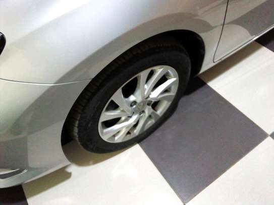 Toyota Auris silver image 9
