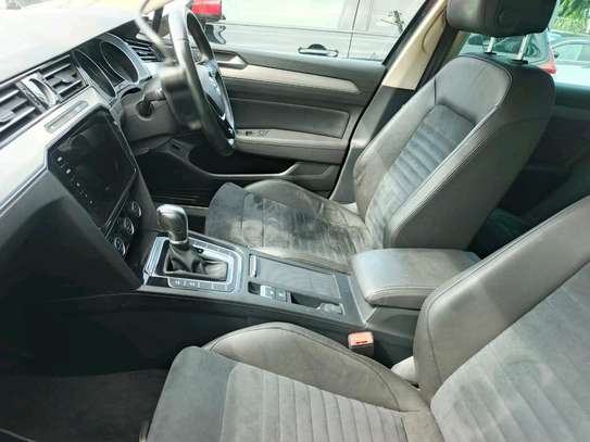 Volkwagen Passat hatchback image 2