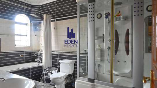 5 Bed Townhouse with En Suite in General Mathenge image 2