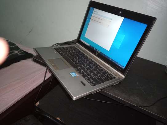 HP laptop computer image 4