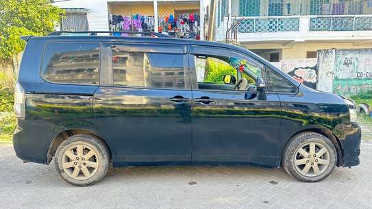 Toyota voxy KCK image 4
