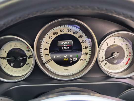 2015 Mercedes Benz W212 E350. Fully loaded, Petrol image 11