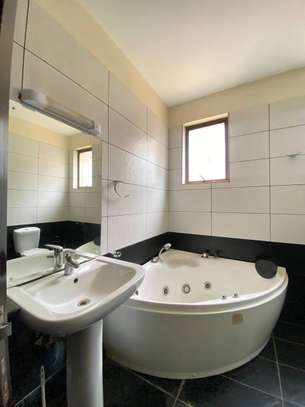 3 Bed Apartment with En Suite in Lavington image 5