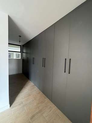 4 Bed Apartment with En Suite in Rosslyn image 10