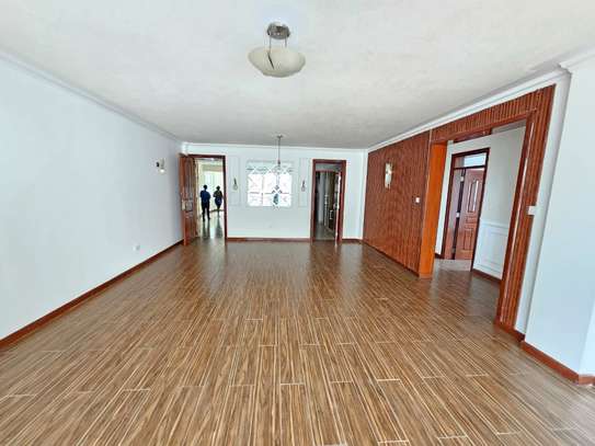 3 Bed Apartment with En Suite in Riverside image 3