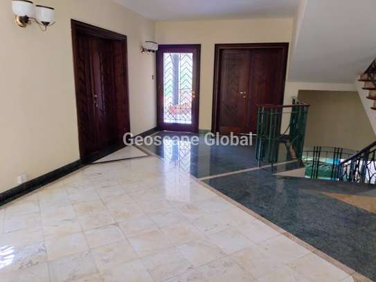6 Bed House with En Suite at Nairobi image 3