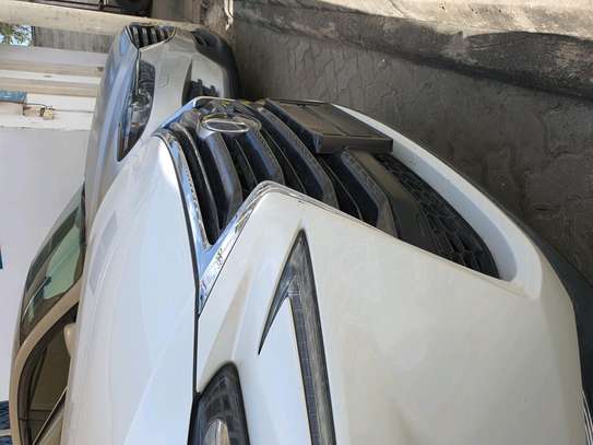 Lexus NX 300h Hybrid image 6