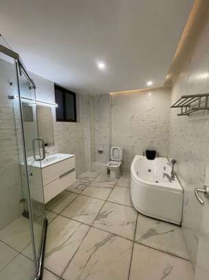 4 Bed Apartment with En Suite in Kileleshwa image 2