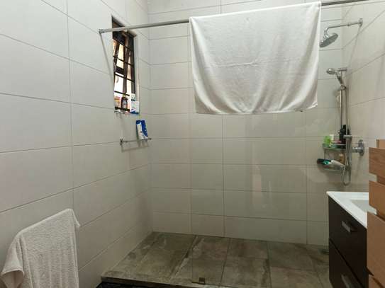 5 Bed Townhouse with En Suite in Spring Valley image 10