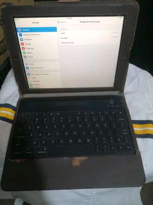 IPad 2 16gb with Bluetooth keyboard image 3