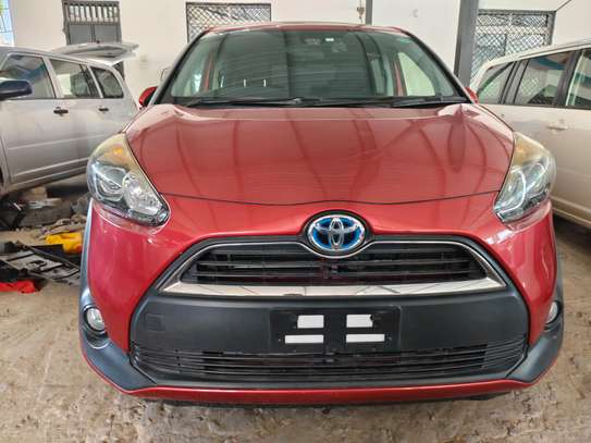 Toyota Siena hybrid 2wd maroon 2018 image 1