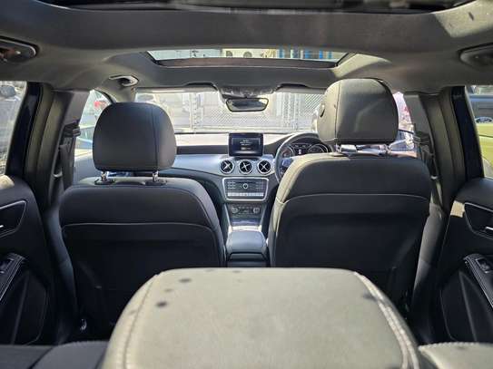 Mercedes-Benz GLA 220 image 8