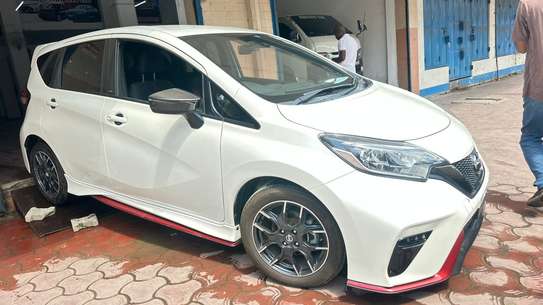 Nissan nismo White 2018 image 2