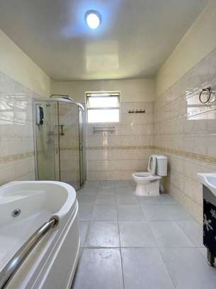 6 Bed Apartment with En Suite in Lavington image 2