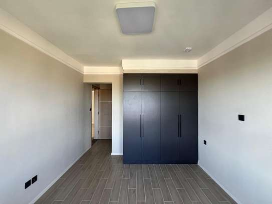 1 Bed Apartment with En Suite at Kingara Road image 2