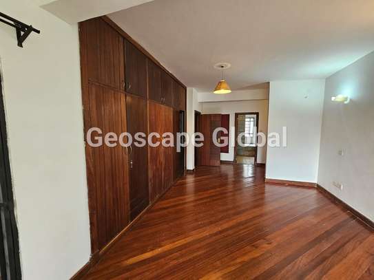 4 Bed House with En Suite in Rosslyn image 1