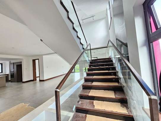 5 Bed House with En Suite in Kitisuru image 22
