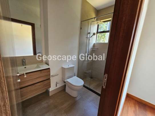 4 Bed Townhouse with En Suite in Rosslyn image 18