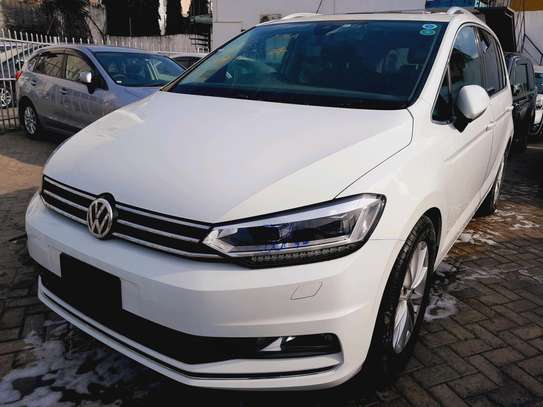 Volkswagen touran sunroof  2016 white image 2