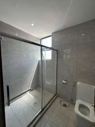 5 Bed Apartment with En Suite in Kileleshwa image 7