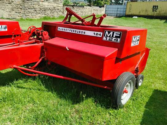 Massey Ferguson 124 baller image 5