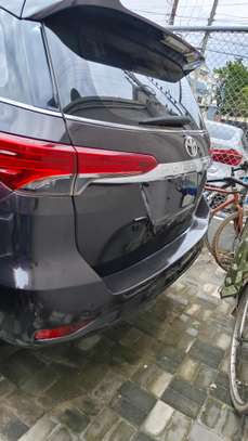 Toyota Fortuner petrol 2017 4wd image 9