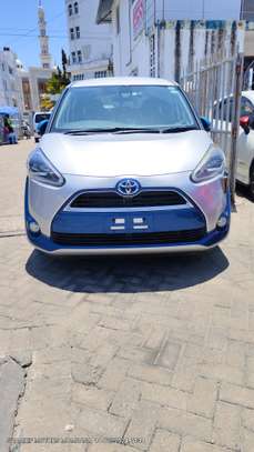 Toyota sienta hybrid silver 2018 image 1