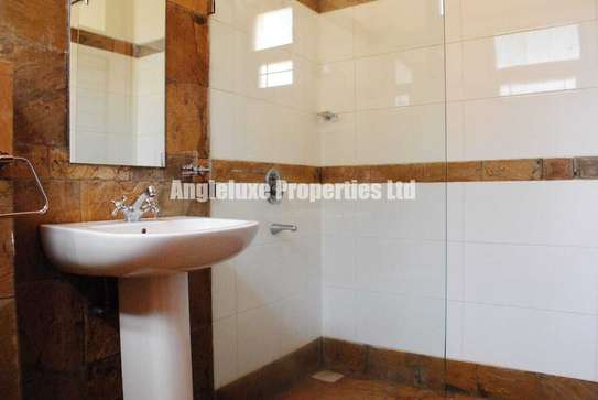 4 Bed Apartment with En Suite at Riverside Drive image 8