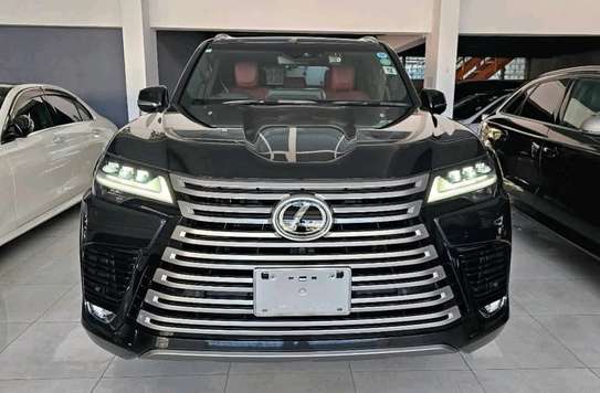 LEXUS LX600 image 1
