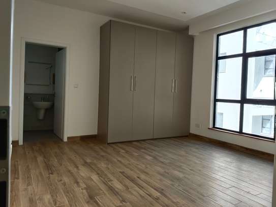 3 Bed Apartment with En Suite at Riverside Drive image 4