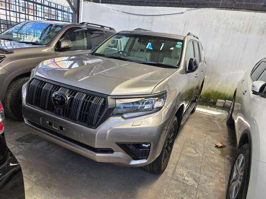 Toyota prado 2019 model image 5