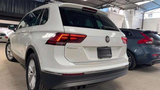 Volkswagen Tiguan SUV White LED Alloy Wheels image 9