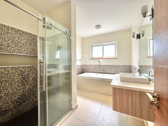 3 Bed Apartment with En Suite in Lavington image 4