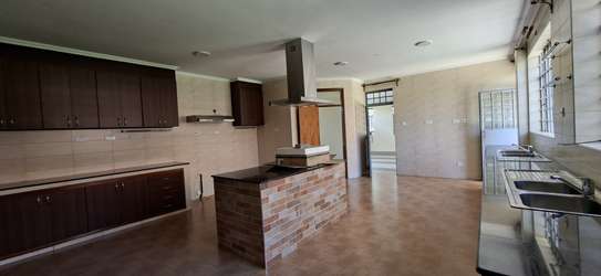 7 Bed House with En Suite in Runda image 12