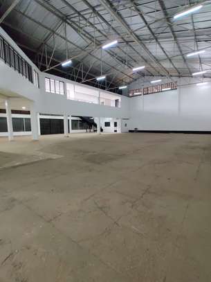 10,500 ft² Warehouse in Industrial Area image 3
