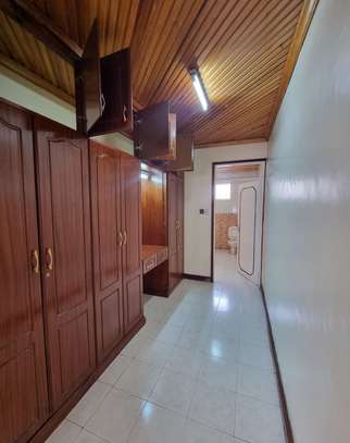 4 Bed Townhouse with En Suite in Kileleshwa image 8