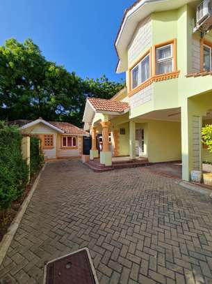 4 Bed House with En Suite in Nyali Area image 9
