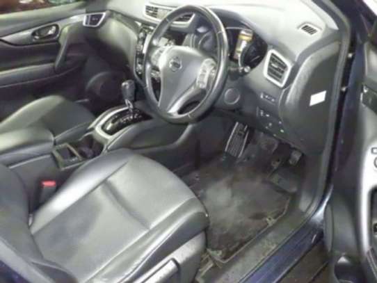 NISSAN XTRAIL 2000CC, 5 SEATER, LEATHERS, X GRADE image 3