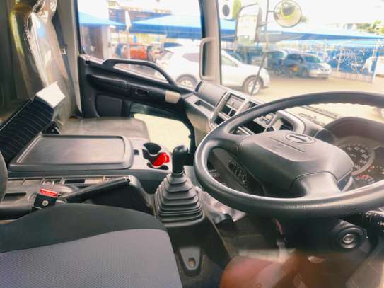 Hino Truck 2017 Manual diesel ⛽ image 6