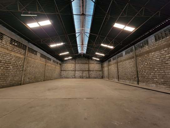 7,500 ft² Warehouse with Parking in Industrial Area image 8