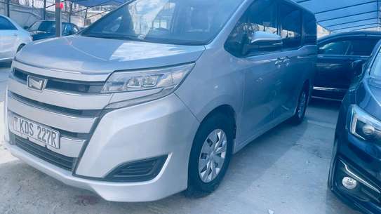 Toyota noah 2017  8 seater normal image 10