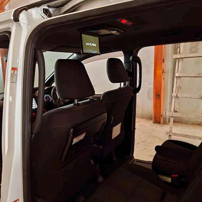 Toyota VoxY ZR White 2018 image 9