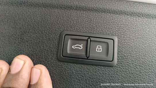 Audi Quattro Q5 S-Line White 2018 image 12