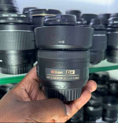 Nikon AF-S DX NIKKOR 35mm f/1.8G Lens (Slightly Used) image 1